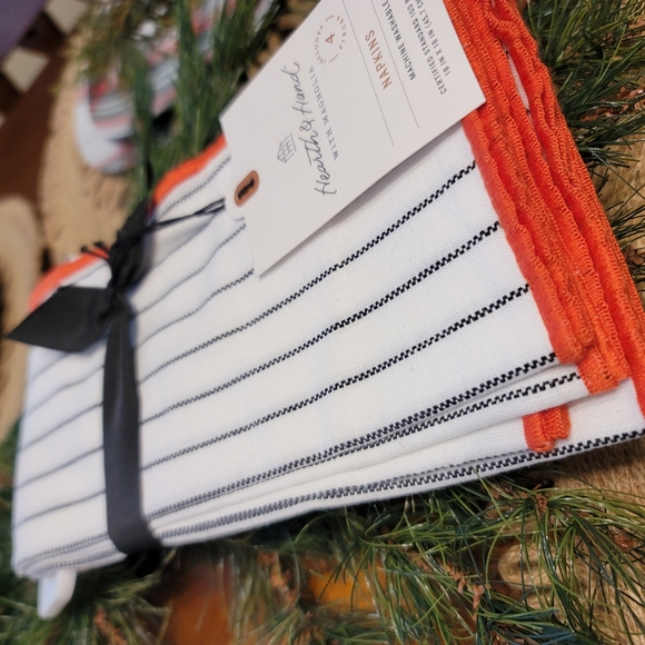 4pk Hearth & Hand Holiday Napkins - Picture 3 of 7